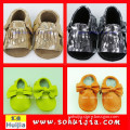 America Hot Selling happy new years beautiful color tassels and bow moccasin kid european shoes with baby